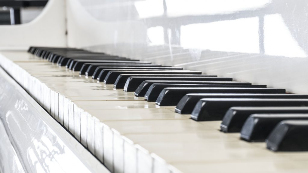 fortepian - pianino - kojące dźwięki pianina